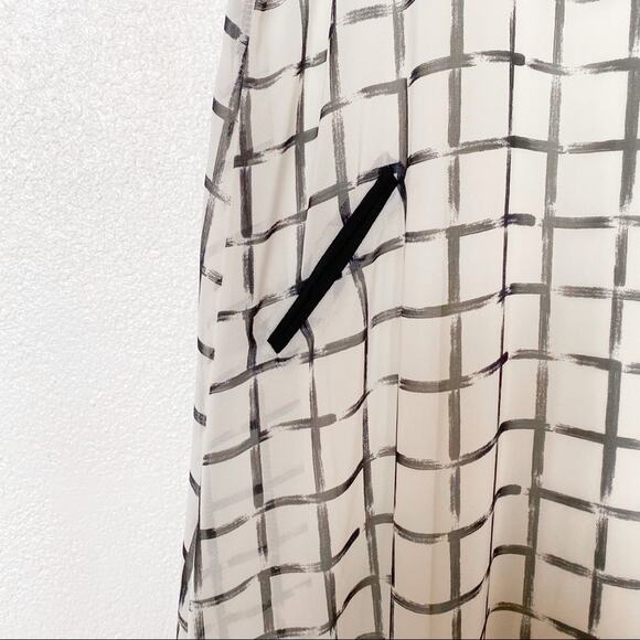 Lush Contrast Crewneck Grid Shift Dress Size Small - Picture 6 of 8